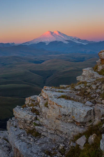 Monte Elbrus ao nascer do sol — Fotografia de Stock