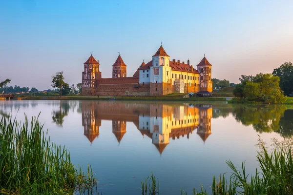 Middeleeuws kasteel in Mir — Stockfoto