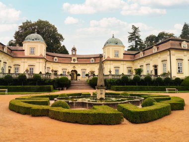 Buchlovice Kalesi, Çek Cumhuriyeti, 29 Ağustos 2020. Barok tarzında inşa edilmiş eski bir miras. Güney Moravya 'daki ünlü turizm beldesi