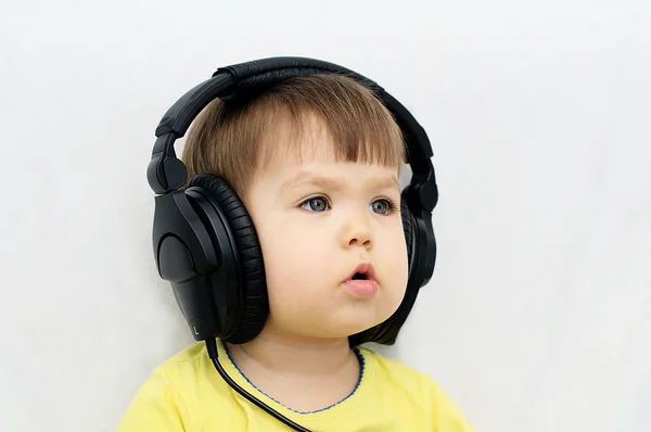 Menina com fones de ouvido — Fotografia de Stock