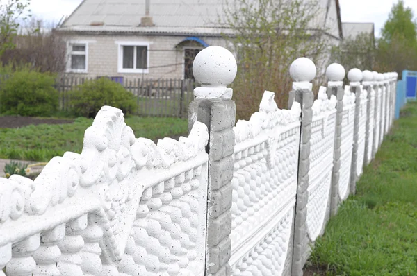 Betonnen hek in buiten decoratie van huisje — Stockfoto