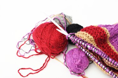 Renkli yün iplik ve örme 