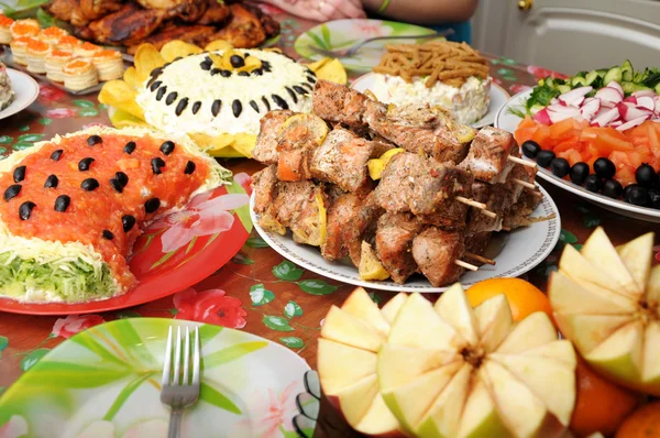 Balık şiş setout üzerinde