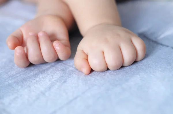 Dormir dedo bebé —  Fotos de Stock