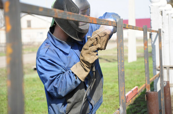 welder hammering