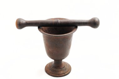 izole bir havaneli ile dökme demir vintage pounder