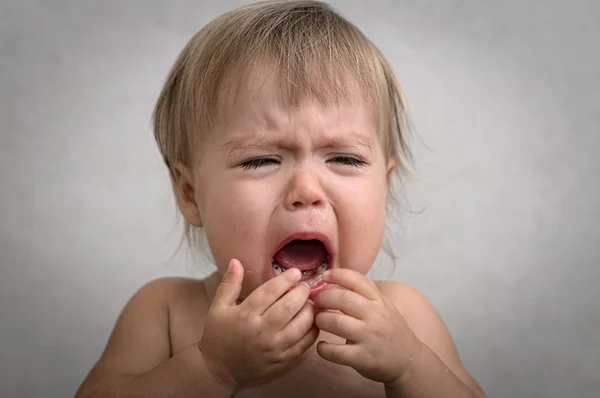 Ağlayan bebek çığlık