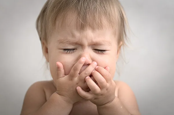 Dramaticamente chorando bebê retrato — Fotografia de Stock