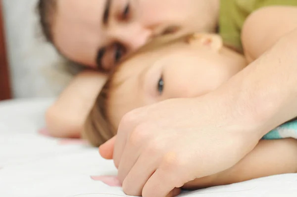 Daddy holding little daughter hands — Stock Photo, Image