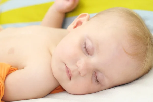 Pequeno retrato de bebê dormindo — Fotografia de Stock