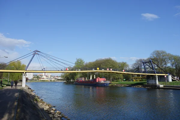 Bord de l'eau sur la rivière Brda à Bydgoszcz — Photo