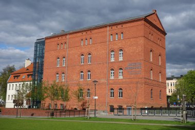 Muzeum (müzeler bölgesi anlamına gelir Orkegowe Nowoczesnej Galerisi)