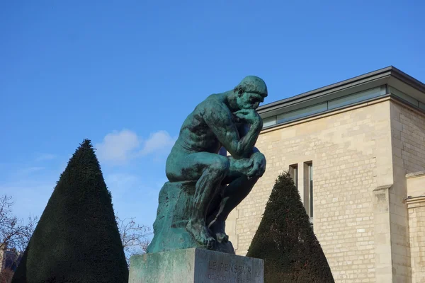 Le Penseur (meaning The Thinker) sculpture by Auguste Rodin in P — Stock Photo, Image