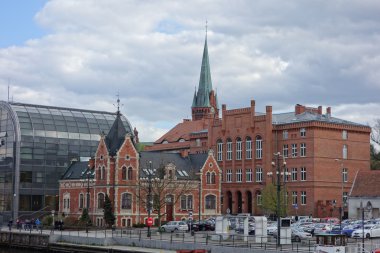Rıhtımlar üzerinde nehir Brda Bydgoszcz