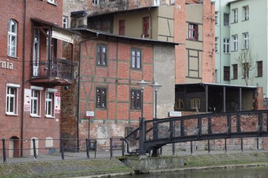 Rıhtımlar üzerinde nehir Brda Bydgoszcz
