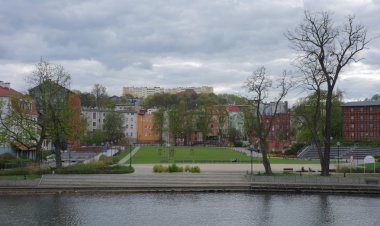 Rıhtımlar üzerinde nehir Brda Bydgoszcz