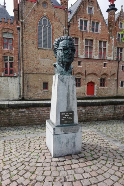 Памятник Фрэнку Ван Акеру в Брюгге — стоковое фото