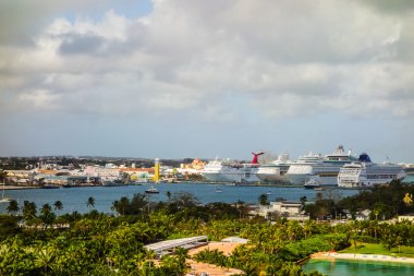 Nassau içinde HDR Cruise ships