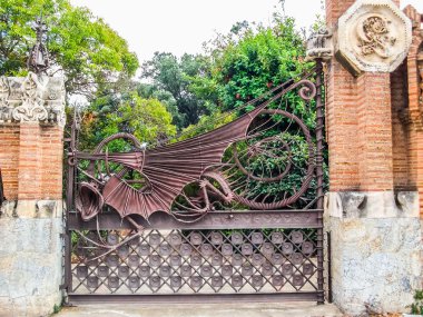 HDR Finca Guell Park gate