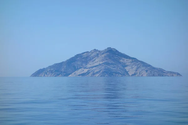 Isla Montecristo Anteriormente Oglasa Mar Tirreno Parte Del Archipiélago Toscano — Foto de Stock