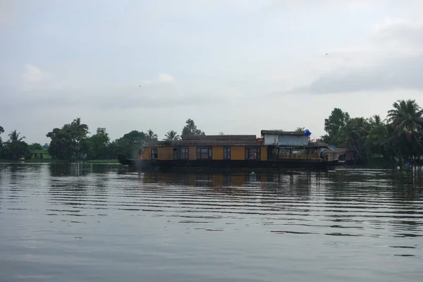 喀拉拉拉邦咸水泻湖 运河和河流的后水网络 — 图库照片