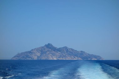 İtalya 'nın Portoferraio kentindeki Toskana Takımadası' nın Tyrhenian Denizi kıyısındaki Montecristo Adası (eski adı Oglasa).