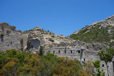 Montecristo Adası 'ndaki San Mamiliano manastırı (eski adı Oglasa), İtalya' nın Portoferraio kentindeki Toskana Takımadası 'nın bir parçası.