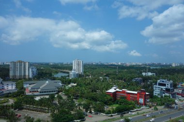 KOCHI, Hindistan - CIRCA ECTOBER 2017: Şehrin havadan görünüşü