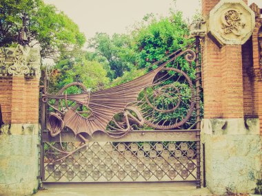 Retro görünüm Finca Guell Park gate