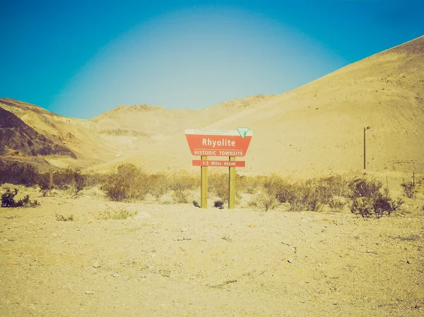 Retro-look ryoliet in death valley nevada usa — Stockfoto