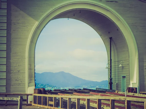 Retro-look The Ferry Arch — Stockfoto