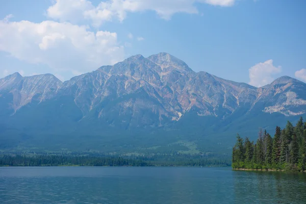 Piramida jezioro Alberta — Zdjęcie stockowe