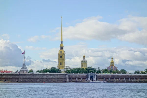 Rivier de Neva in St Petersburg — Stockfoto