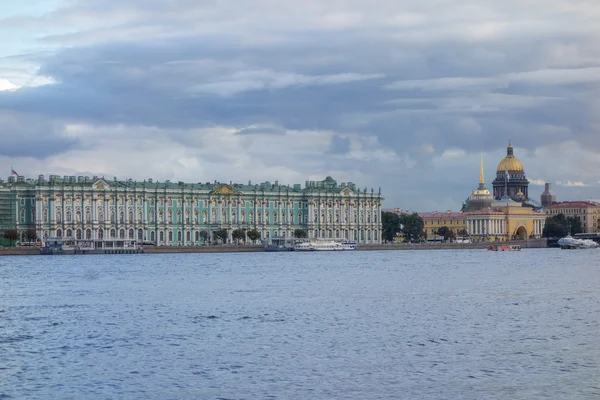 Winterpalast in St. Petersburg Russland — Stockfoto