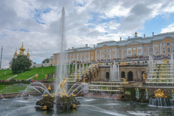 Peterhof jardín del palacio — Foto de Stock