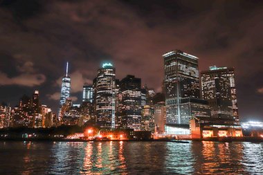 Manhattan'ın gece görünümü
