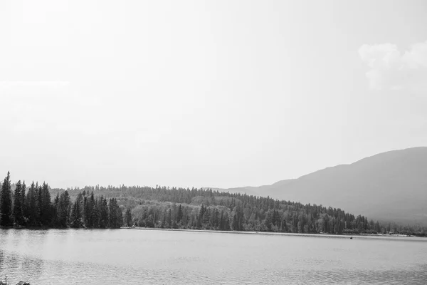 Pyramid Lake in Alberta — Stock Photo, Image