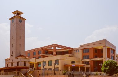 Retro görünüm Torre de reloj Bata içinde