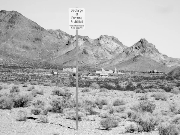 Rhyolite w dolinie śmierci nevada usa — Zdjęcie stockowe