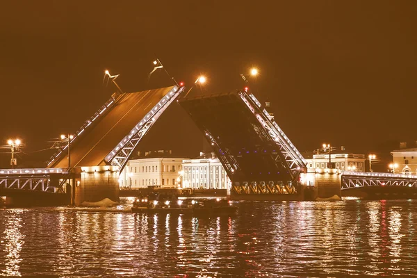 레트로 러시아 세인트 피터스버그에서에서 궁전 다리를 보고 — 스톡 사진
