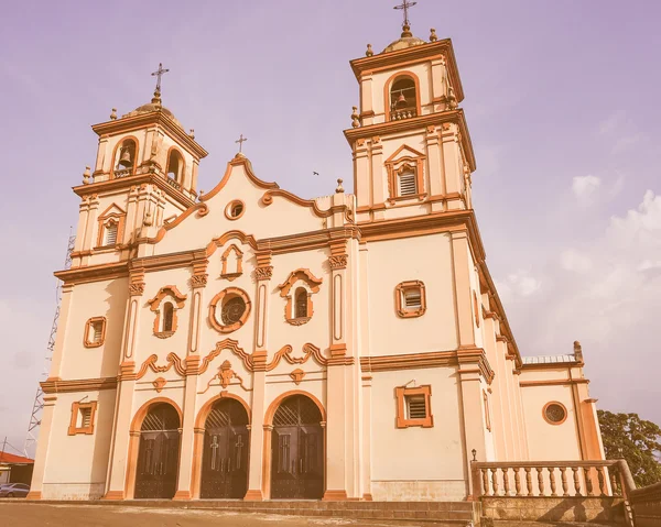 Retro näköinen Bata katedraali — kuvapankkivalokuva