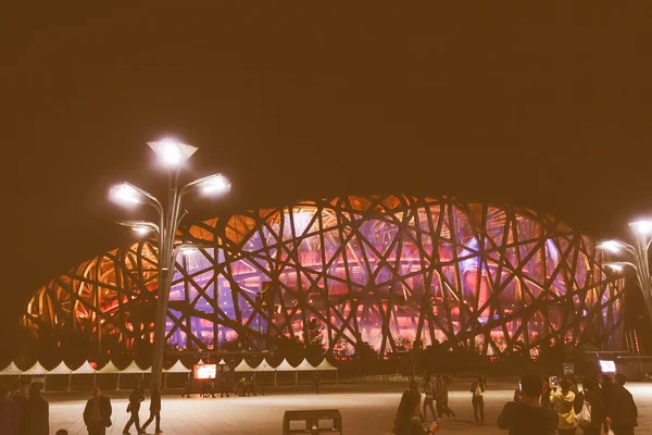 Retro op zoek nationale stadion in Peking — Stockfoto