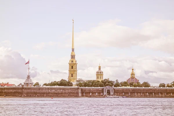 Retro op zoek rivier de Neva in St Petersburg — Stockfoto