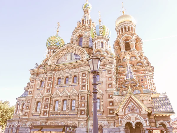 Retro anmutende Kirche auf vergossenem Blut in St. Petersburg — Stockfoto