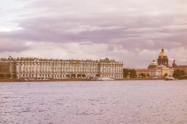 Retro cerca Palazzo d'Inverno a San Pietroburgo Russia — Foto Stock