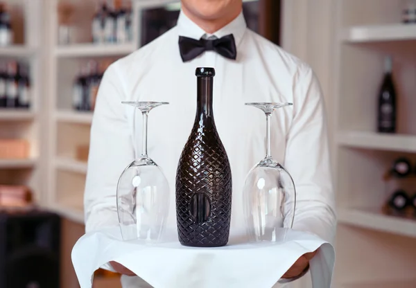 Contenitore Sommelier con bottiglia di vino — Foto Stock