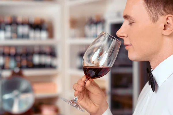 Professional sommelier tasting wine — Stock Photo, Image