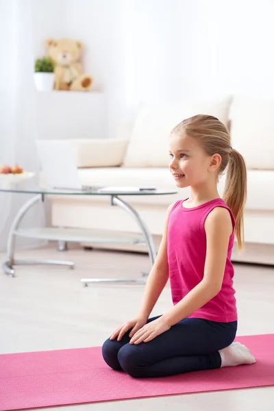 Het ernaar uitzien te beginnen met yoga opleiding — Stockfoto