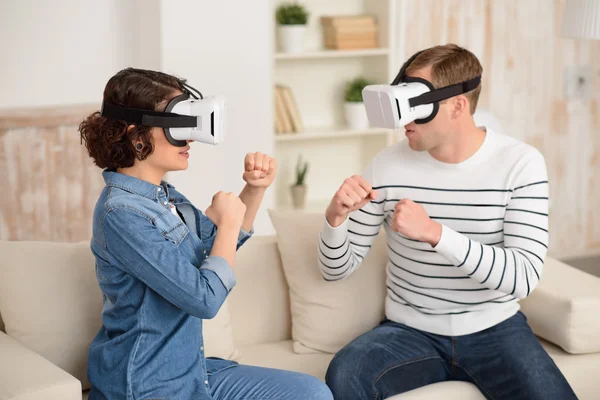 Par med Virtual Reality-enheter — Stockfoto