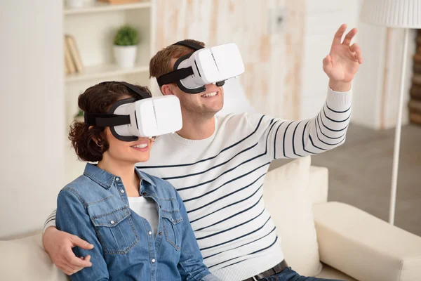 Par med Virtual Reality-enheter — Stockfoto